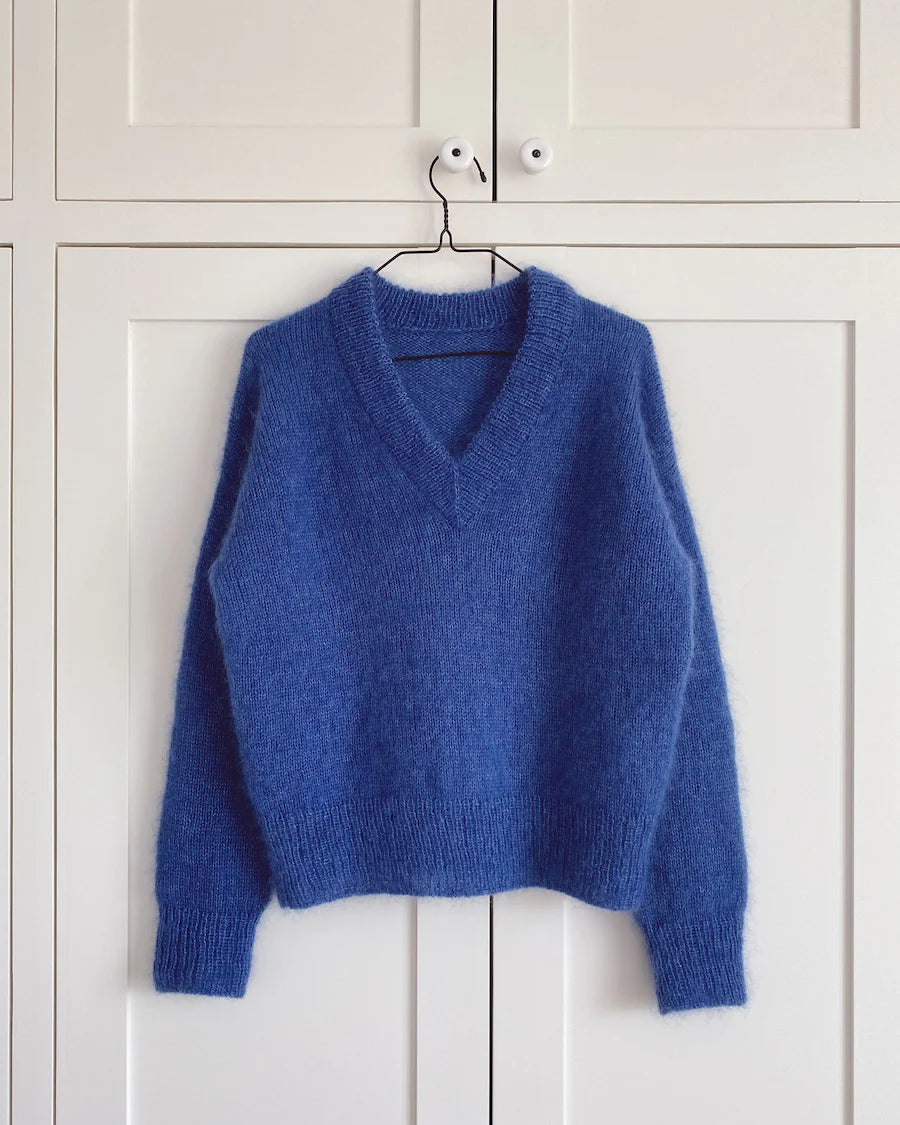 PetiteKnit - Stockholm Sweater V-Neck